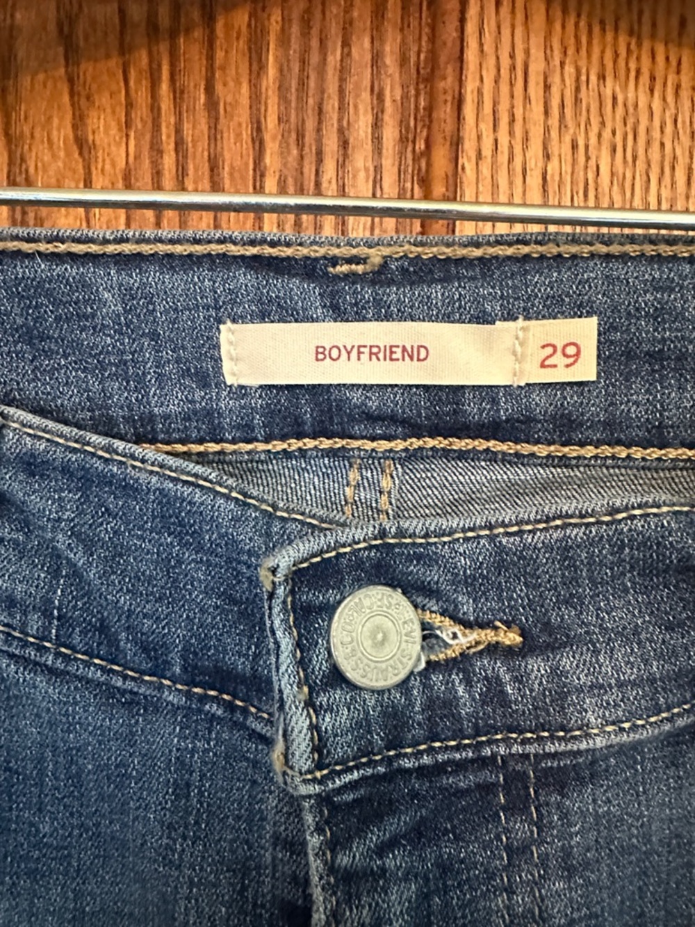 Levi’s Boyfriend Crop Denim Jeans - Picture 2 of 3